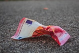 Photo 1532221768986 86Ff47D87934 Geld