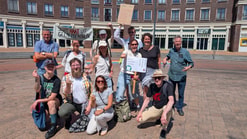 Groepsfoto protest azc