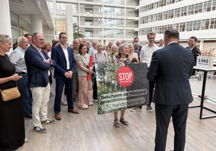 Overhandiging petitie Vlietzone jpg
