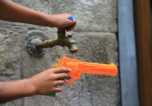 2025 07 Waterpistooltje (via unsplash)
