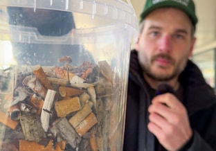 Lijsttrekker Niek met een van de bakken