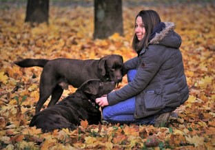 Vrouw met twee honden