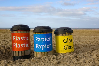 Afvalbakken plastic papier glas bewerkt