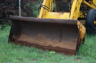 Bulldozer in gras