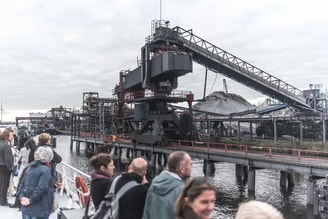 Nieuw protest tegen bloedkolen in haven amsterdam nu steenkool weer in zwang is door oorlog in oekraine