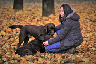 Vrouw met twee honden