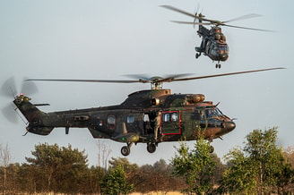 Defensie laagvliegen helipkopter