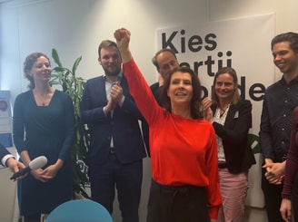 Esther winst provinciale staten fractie taart pers champagne