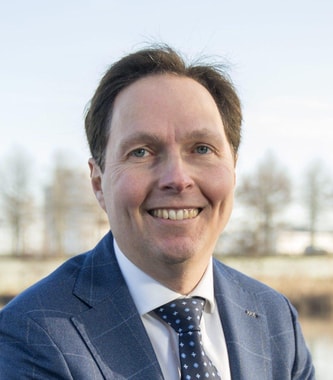 Marco Van Der Wel1