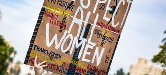 Vrouwen vrouw meisjes meiden besnijdenis vrouwenbesnijdenis meisjesbesnijdenis religie verminking marteling genitale