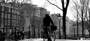 Fiets op gracht