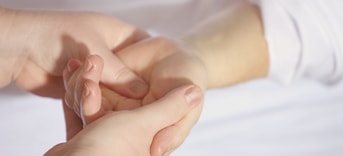 Zorg Hand Kind Pixabay