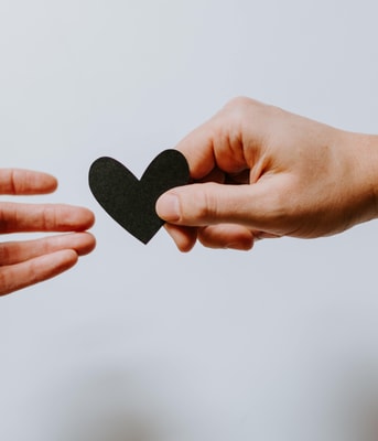 Kelly sikkema solidariteit mededogen liefde hart unsplash
