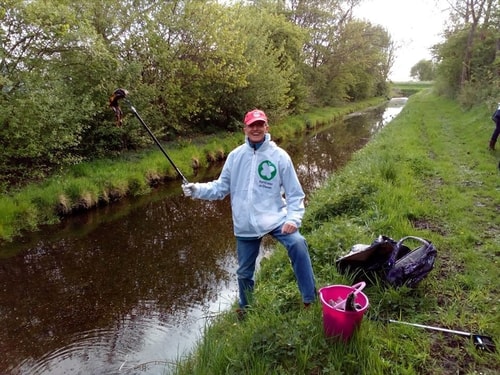 Paul tijdens cleanup in de Rijp